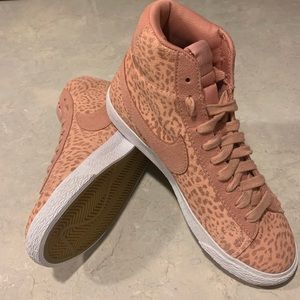 Nike - pink cheetah sneaker (never worn)